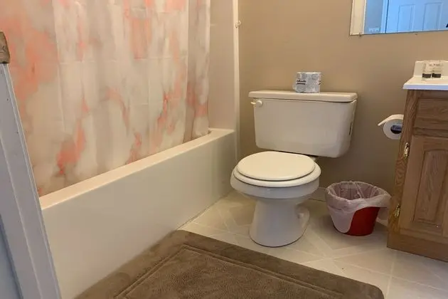 Queen Bed Riverfront with Kitchenette