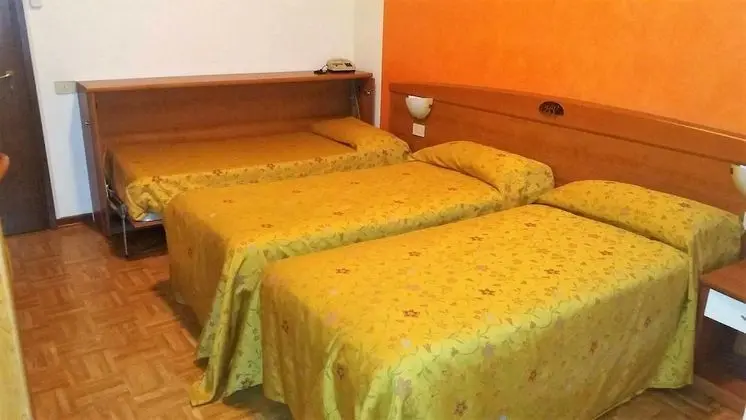 Standard Üç Kişilik Oda