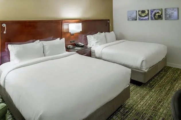 Oda, 2 Büyük (Queen) Boy Yatak