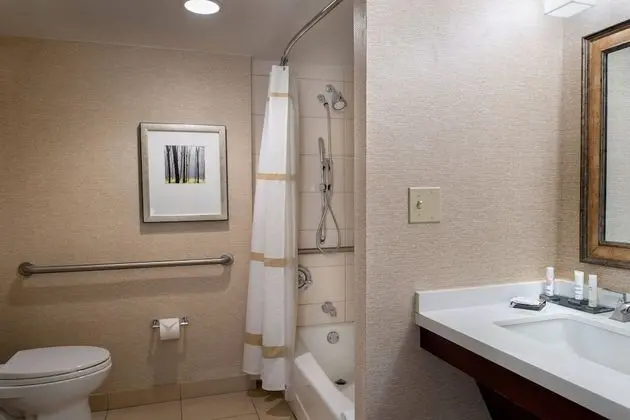 Oda, 2 Büyük (Queen) Boy Yatak