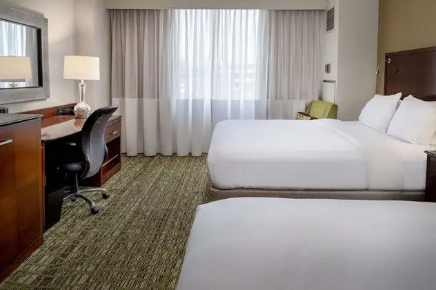 Oda, 2 Büyük (Queen) Boy Yatak