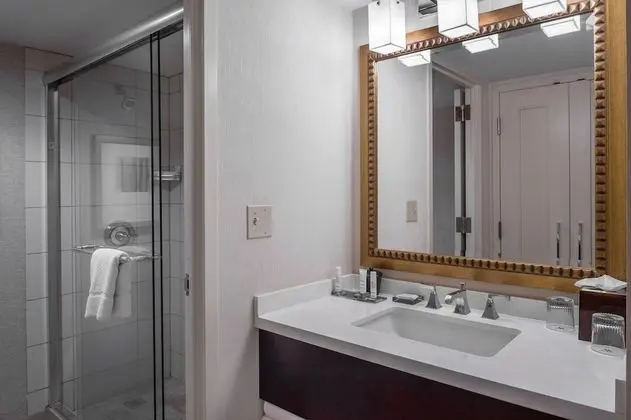 Oda, 2 Büyük (Queen) Boy Yatak