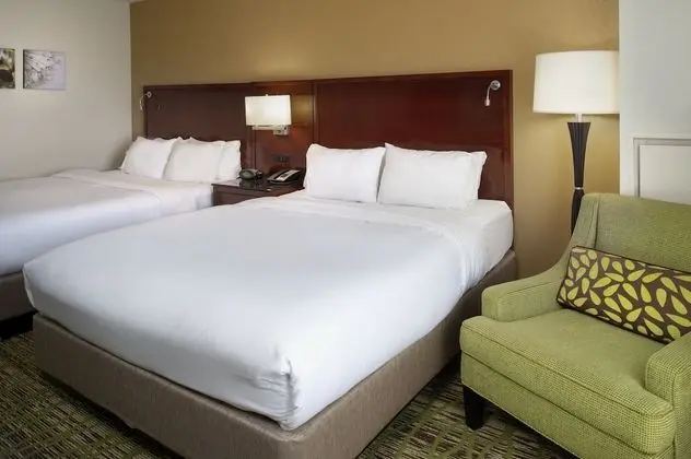 Oda, 2 Büyük (Queen) Boy Yatak