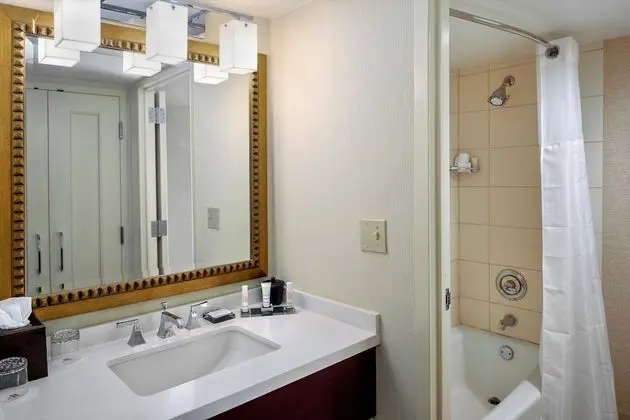 Oda, 2 Büyük (Queen) Boy Yatak