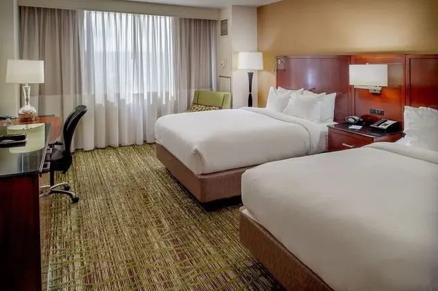 Oda, 2 Büyük (Queen) Boy Yatak