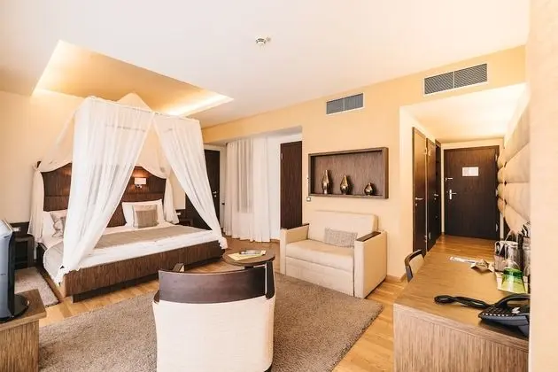 Junior Süit, Göl Manzaralı