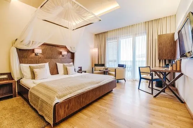 Tek Büyük Yataklı Oda, Göl Manzaralı