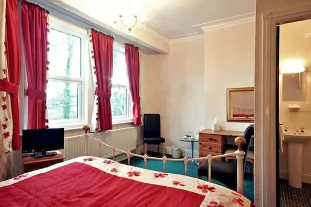 Üç Kişilik Oda (Room9)