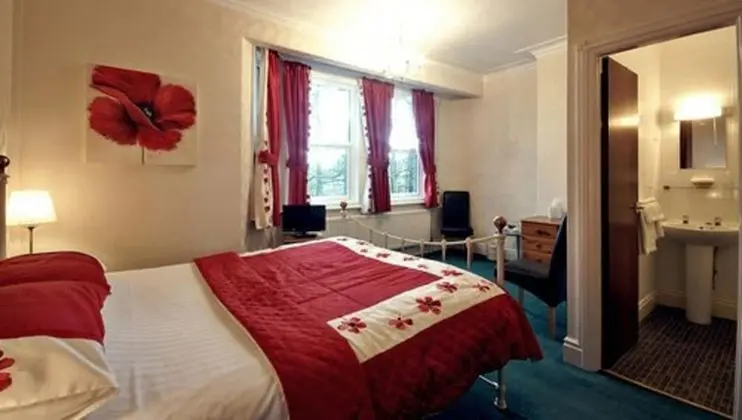 Üç Kişilik Oda (Room9)