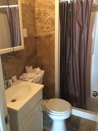 Deluxe Queen One Bedroom Apartment