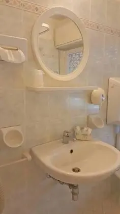 Economy Üç Kişilik Oda