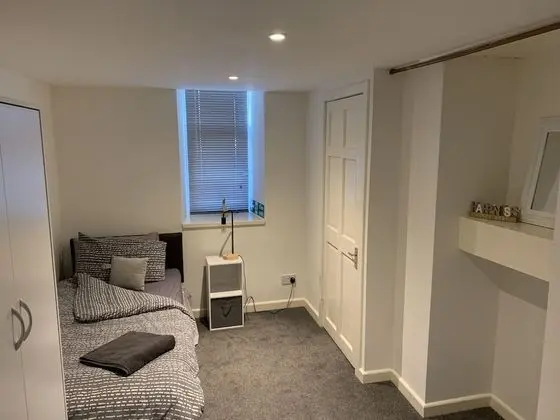 Classic Apart Daire, Özel Banyo (Lovely 2-bedroom basement)