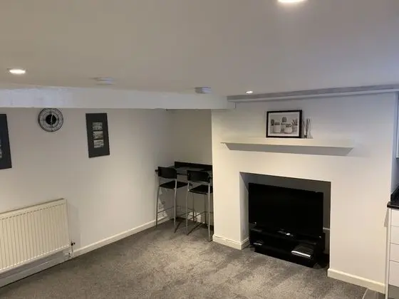 Classic Apart Daire, Özel Banyo (Lovely 2-bedroom basement)