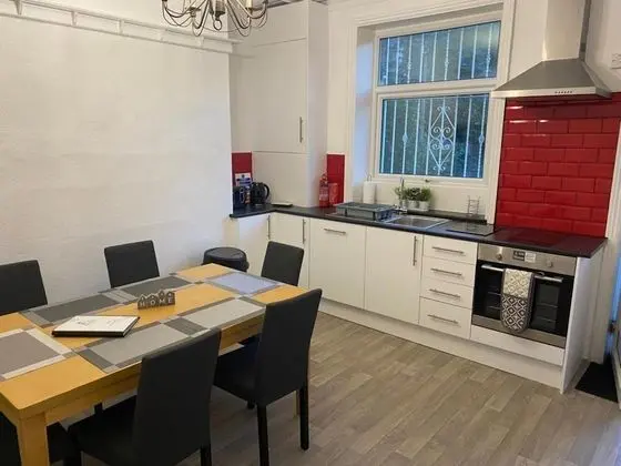 Comfort Ev, Özel Banyo, Bahçe Manzaralı (Delightful 4bed townhouse)