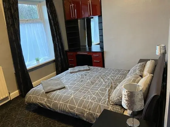Comfort Ev, Özel Banyo, Bahçe Manzaralı (Delightful 4bed townhouse)