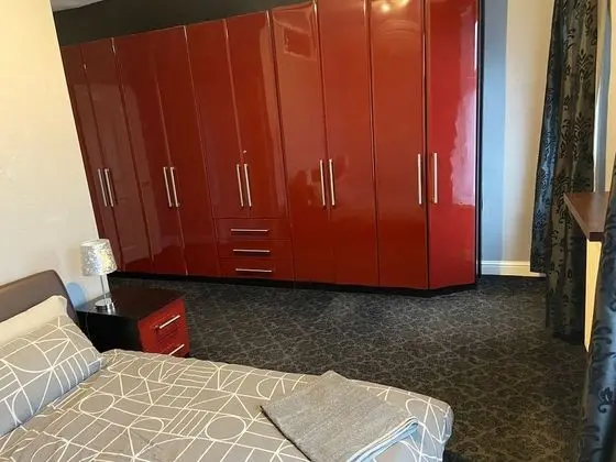 Comfort Ev, Özel Banyo, Bahçe Manzaralı (Delightful 4bed townhouse)