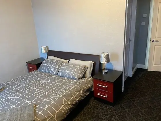 Comfort Ev, Özel Banyo, Bahçe Manzaralı (Delightful 4bed townhouse)