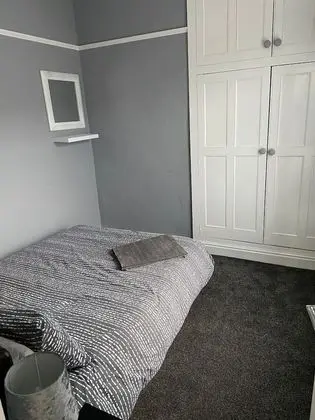 Comfort Ev, Özel Banyo, Bahçe Manzaralı (Delightful 4bed townhouse)
