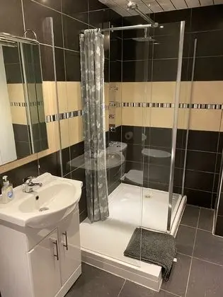 Comfort Ev, Özel Banyo, Bahçe Manzaralı (Delightful 4bed townhouse)