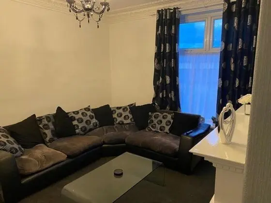 Comfort Ev, Özel Banyo, Bahçe Manzaralı (Delightful 4bed townhouse)