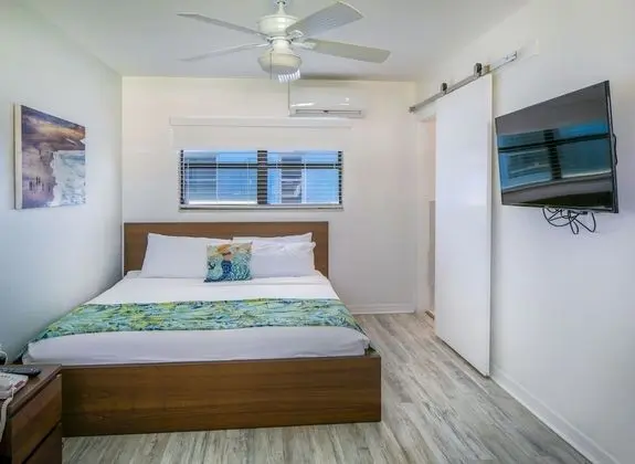 Studio Pool Side Suite King