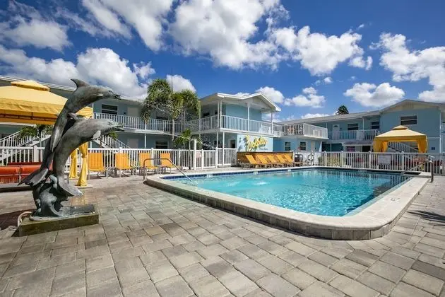 Studio Pool Side Suite King