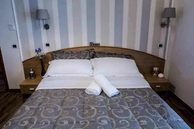 Comfort Üç Kişilik Oda, 1 Çift Kişilik Yatak ve Çekyat, Banyolu/Duşlu