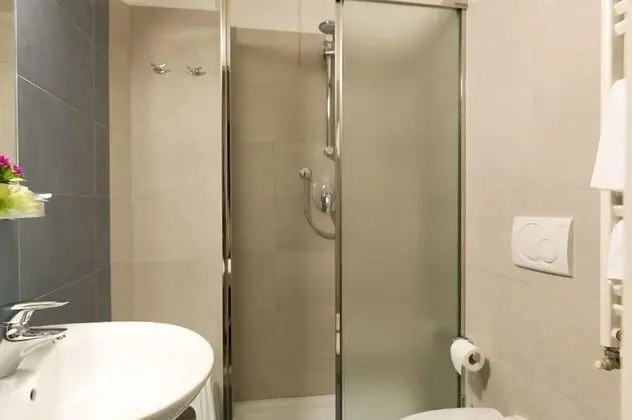 Büyük Yataklı Tek Kişilik Oda