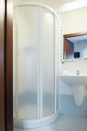 Büyük Yataklı Tek Kişilik Oda