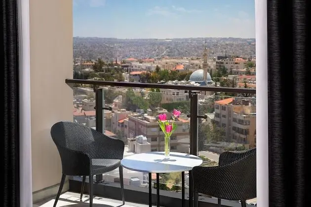 Grand Oda, 2 Çift Kişilik Yatak, Sigara İçilmez, Şehir Manzaralı