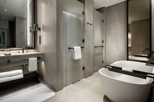 Room, 1 King Bed, City View, Corner (Grand Deluxe)