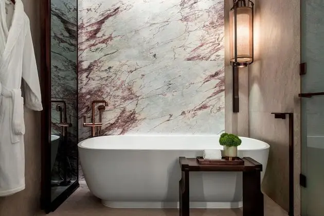 Room, 1 King Bed, Harbor View, Corner (Partial Harbour View)
