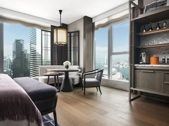 Room, 1 King Bed, Harbor View, Corner (Partial Harbour View)