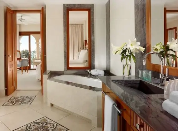 Junior Süit, 1 En Büyük (King) Boy Yatak, Balkon, Deniz Manzaralı