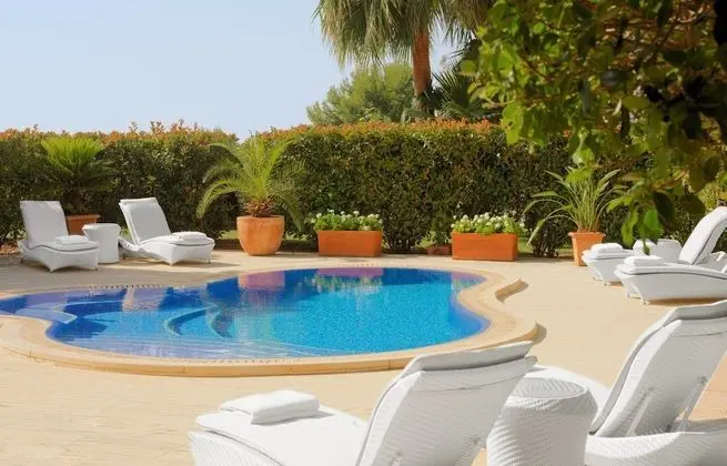 Süit, 1 Yatak Odası, Bahçe Manzaralı (Blue Oasis,1 Bedroom Larger)