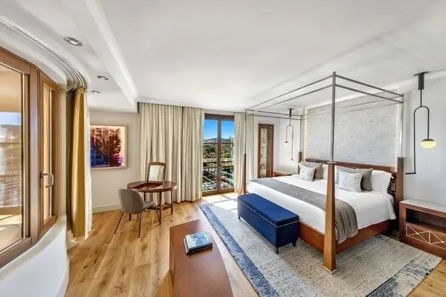 Süit, 1 Yatak Odası, Balkon (Diamond,1 Bedroom Larger,Seafront)