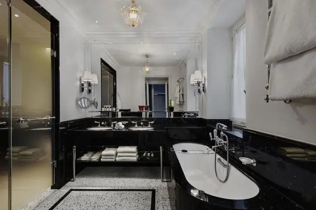 Deluxe Oda, 1 En Büyük (King) Boy Yatak