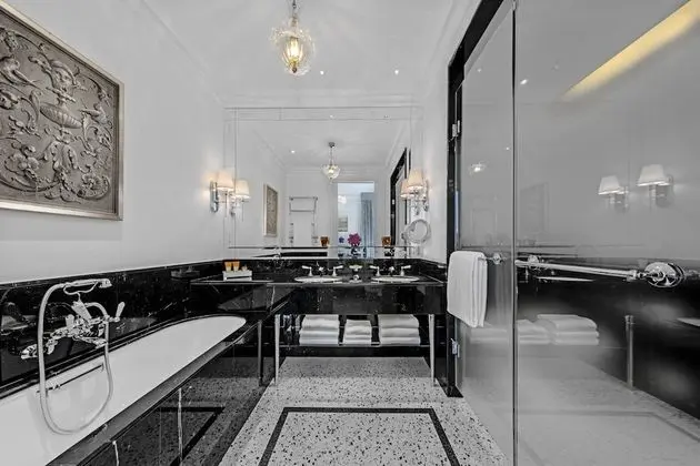 Deluxe Oda, 1 En Büyük (King) Boy Yatak