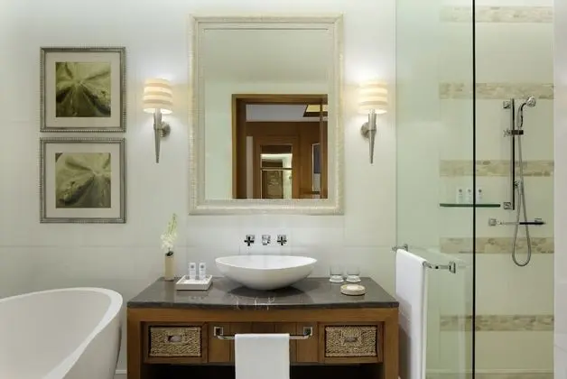 St Regis, Superior Oda, 1 En Büyük (King) Boy Yatak, Balkon, Bahçe Manzaralı