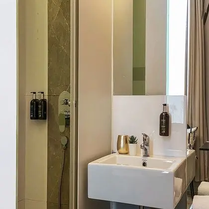 Cabin M, Window, Private bathroom