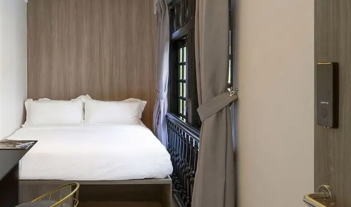 Cabin M, Window, Shared Bathroom, 13 hours only: 7PM-8AM