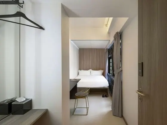 Cabin M, Window, Shared Bathroom, 13 hours only: 7PM-8AM