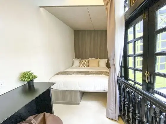 Cabin M, Window, Shared Bathroom, 13 hours only: 7PM-8AM