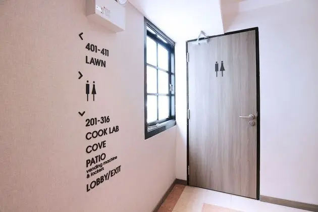 Cabin M, Window, Shared Bathroom, 13 hours only: 7PM-8AM