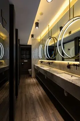 Cabin M, Window, Shared  Bathroom, 7 hours only: 10AM-5PM