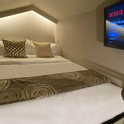 Tek Büyük Yataklı Oda (Window, SHORT OVER NIGH,13HR: 6PM-7AM)