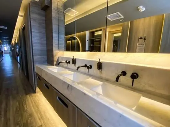 Cabin M, Shared bathroom