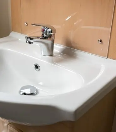 İki Ayrı Yataklı Oda, Ortak Banyo