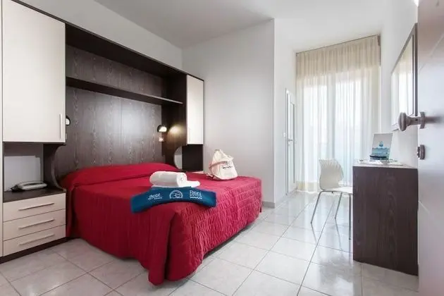 Basic Tek Büyük veya İki Ayrı Yataklı Oda