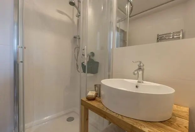 Business Üç Kişilik Oda, 1 Yatak Odası